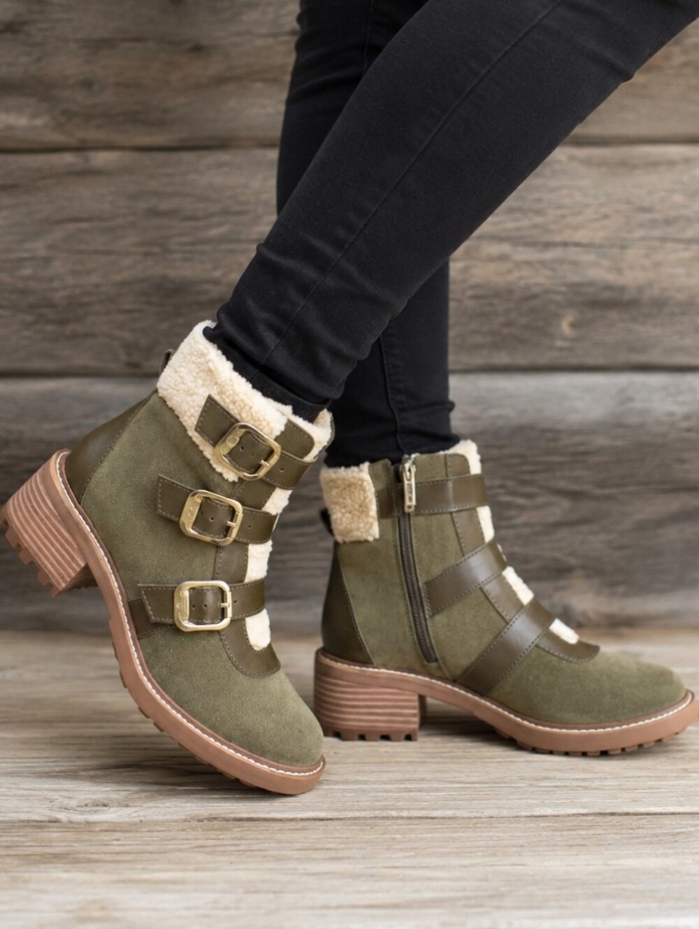 Vince Camuto Klerica Y2K Moto Boho Suede Shearling Buckle Lug Sole Boots 7.5M